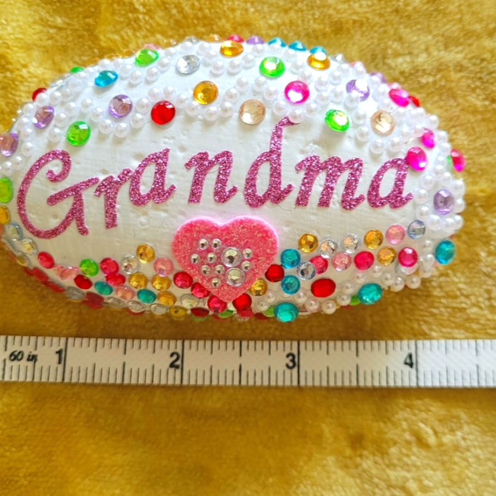 BEAUTIFUL  ONE-OF-A-KIND HAND PAINTED ROCK, GIFT FOR GRANDMA